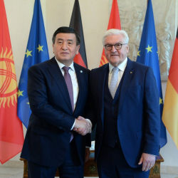 Фоторепортаж-Президент Сооронбай Жээнбековдун Германиядан 1 млрд. евро алып кайтат