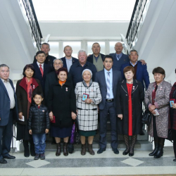 В ГУВД Чуйской области жен офицеров наградили медалью