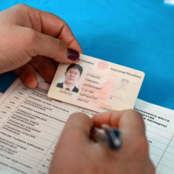 Туруктуу Элдик Кеңештин БИЛДИРҮҮСҮ: КРнын паспортунан алынып салынган  "улуту" деген графа кайра каралат...