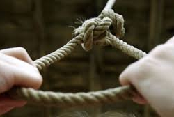 Колониянын подполковниги асынып өлдү