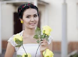 Актилек Гүлжигит кызы: Жолдошум менен сегиз жыл жашасам, жарымынан көбү көзүм көгөрүп жүрдүм