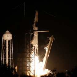 SpaceX космоско жүк ташуучу кемесин учурду