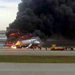 ВИДЕО - Өрттөнгөн учак 41 адамдын өмүрүн алды