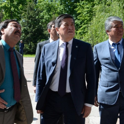 Президент театрлардын абалын көрүп чыкты