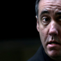 Трамптын мурдагы юристи үч жылдык жазасын өтөө үчүн түрмөгө жеткирилди