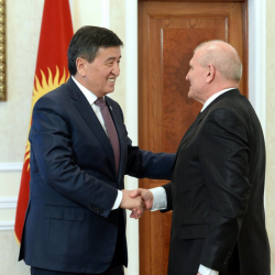 Сооронбай Жээнбеков Россиянын Кыргызстандагы Атайын жана Ыйгарым укуктуу Элчиси Николай Удовиченкону кабыл алды