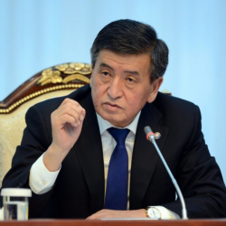 Президент Сооронбай Жээнбеков “Өлбөс-өчпөс полктун” жүрүшүнө катышууда