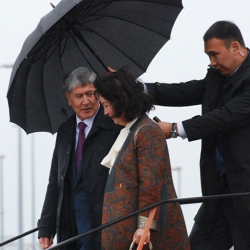 Атамбаевдин жансакчысы Дамир Мусакеев байлыгын "эркекче" санап берди