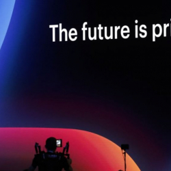 «Фейсбуктун» негиздөөчүлөрүнүн бири социалдык түйүн демократияга коркунуч жаратарын билдирди