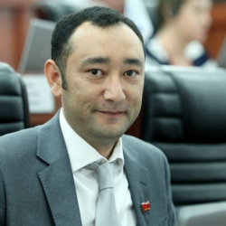  Мурдагы депутат Музаффар Исаков камакка алынды