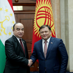 Жогорку Кеңештин Төрагасы Дастанбек Жумабеков менен Тажикстан Жогорку Жыйынынын Өкүлдөр палатасынын Төрагасы Шукуржон Зухуров жолугушту