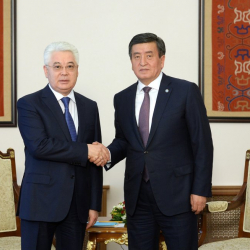 Президент Сооронбай Жээнбеков Казакстандын тышкы иштер министри Бейбут Атамкуловду кабыл алды