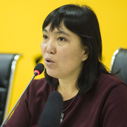 Бишкек мэринин кеңешчиси, ачык көйнөк кийбөөгө чакырган депутатка "пошла на*уй" деди