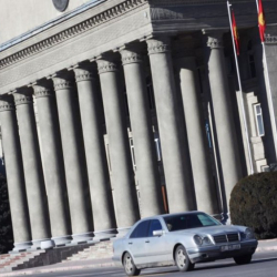 Өкмөттүн аппарат жетекчиси кызматтан кетүү тууралуу арыз жазды