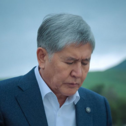 Атамбаевдин ооматы менен кошо баркы да күндөн күнгө жоголуп, көзүнө түрмө гана элестеп калгандай