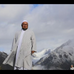 Чубак ажы жыландын башын чыгарды...