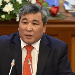 Депутат Момбеков алтын саатын алдырып жиберди...