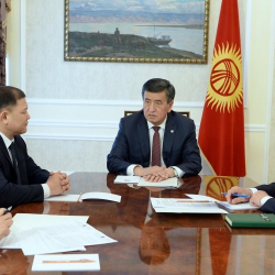 АУДИО - Президент Сооронбай Жээнбеков Жогорку Кеңештин Төрагасы, Премьер-министр жана Жогорку соттун төрайымы менен жолугушту