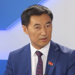 Эмил Токтошев, ЖК депутаты: “Экономика министри болуп келген Санжар Муканбетовго ичим чыкпай калды”