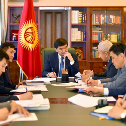 Премьер-министр Мухаммедкалый Абылгазиев тоо-кен тармагындагы кырдаал боюнча кеңешме өткөрдү