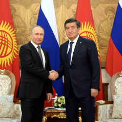Президент Сооронбай Жээнбеков Россия Президенти Владимир Путин менен телефон аркылуу сүйлөштү