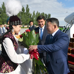 Монголиянын президенти Бишкекке келди