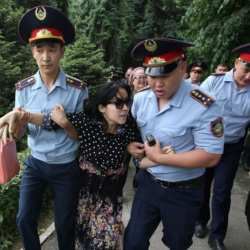 Казакстанда адамдарды кармоо уланууда