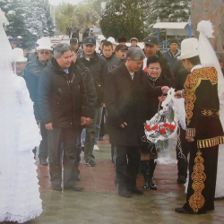 Казакстандык сайт Атамбаевди шылдыңдады