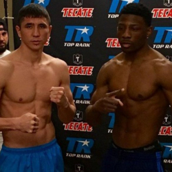 ВИДЕО - Казакстандык боксер суроосу үчүн журналисттин бетине суу чачты