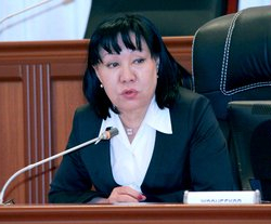 Асия Сасыкбаева, экс - депутат: "Куралдарын мамлекетке тапшырсын"