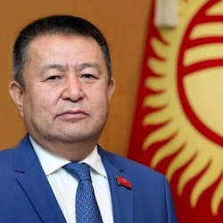 Чыныбай Турсунбеков: "Атамбаевди сындап, жаман дей албайм"