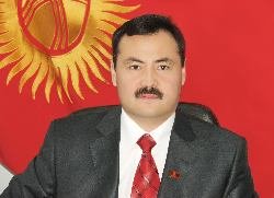 Бейшенбек Абдырасаков: “Атамбаев ормон опузага салып, бет тырмап жатат” 