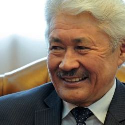 Турсунбек Акун: "Атамбаев кыргыз элин кытыгылап жатат"