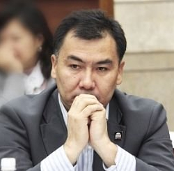 ЭКСПЕРТ: "Саясый күрөштө регионго бөлүнүү коркунучу күчөп баратат"