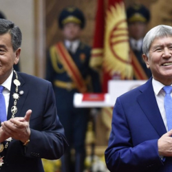 Алмазбек Атамбаев: "Сооронбай, от менен ойноп атасың. Аягы жаман бүтөт"       
