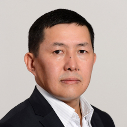 Арабаев үйүндө чалкалап жатып калды