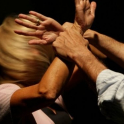 Бир жылда үй - бүлөдөгү зомбулуктан 50 миңге жакын аял каза болгон