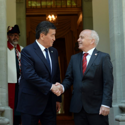 Президент Сооронбай Жээнбековдун жана Швейцария Президенти Ули Маурердин расмий жолугушуу аземи болду