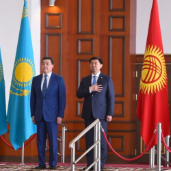 Кыргыз-казак өкмөт башчыларынын жолугушуусу башталды