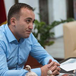 Илим Карыпбеков: “Бул мени миң ирет ыйлатты, миң ирет кичинекей жан дүйнөмдү сыздатты”