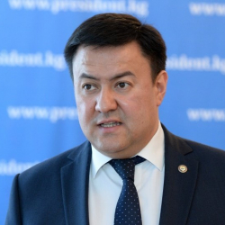 Президент Сооронбай Жээнбеков жана Тажикстан Президенти Эмомали Рахмон визиттер менен алмашат