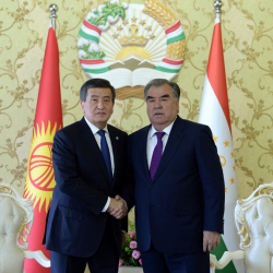 Жээнбеков: "Кыргызстандын жана Тажикстандын бир тууган элдери илгертен эле тынчтыкта жана ынтымакта жашап келген жана бүгүн да жашап жатышат"