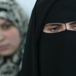 БОЛГОН ОКУЯ: "Дин элдин башын айланткан апийим"