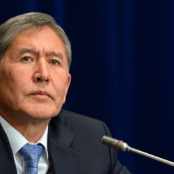 Атамбаев тергөөнүн суроолоруна жазуу түрүндө да жооп бере албайт