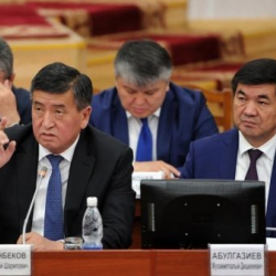 Аксыдан президент менен Өкмөткө КАЙРЫЛУУ