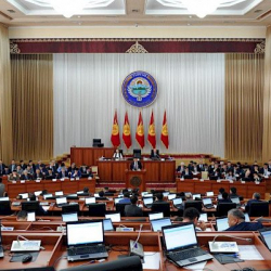 Кыргыз Республикасынын Жогорку Кеңешинин кезексиз сессиясы башталды