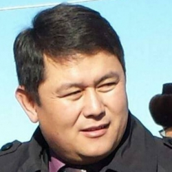 Урмат Акунов: “Атамбаевдин хансарайы канга чыланып, кечээ тозоктун үндөрү угулуп, ажал менен арбашкан Атамбаев “бункерине” кире качты”