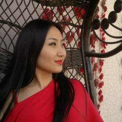 Назира Айтбекова: "Ажоолукка аял келсе, эркекче башкармак! Тобоо, алмашып баратабыз"