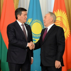 Казакстандын туңгуч Президенти Нурсултан Назарбаев Кыргызстан элин жана Президент Сооронбай Жээнбековду Курман айт майрамы менен куттуктады