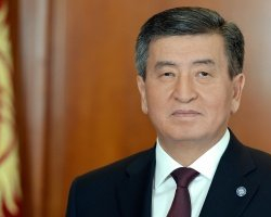 Президент Сооронбай Жээнбеков: "Коомубуздун ынтымагы бекем, ыйманы таза болуп, бардык кыргызстандыктарды жакшылык жылоолоп жүрсүн!"